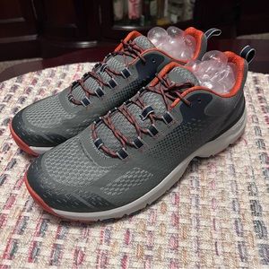 ⭐️ Eddie Bauer Hypertrail Low Orange Shade Like NEW size 12